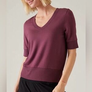 NWT Athleta XL Step Forward Sweatshirt Tee Women's Burgundy V-Neck Top